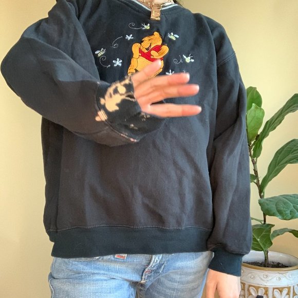 Vintage Pooh Bear Embroidered Sweatshirt - Picture 4 of 6